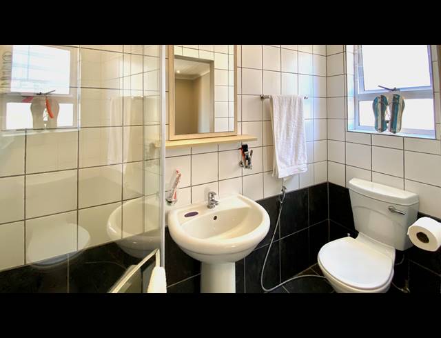 4 BEDROOM HOUSE FOR SALE IN VELDDRIF